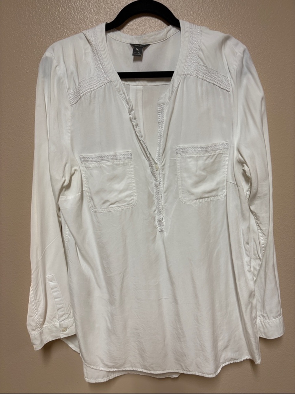 Eddie Bauer Cream V-Neck Long-Sleeve Tunic with Chest Pockets